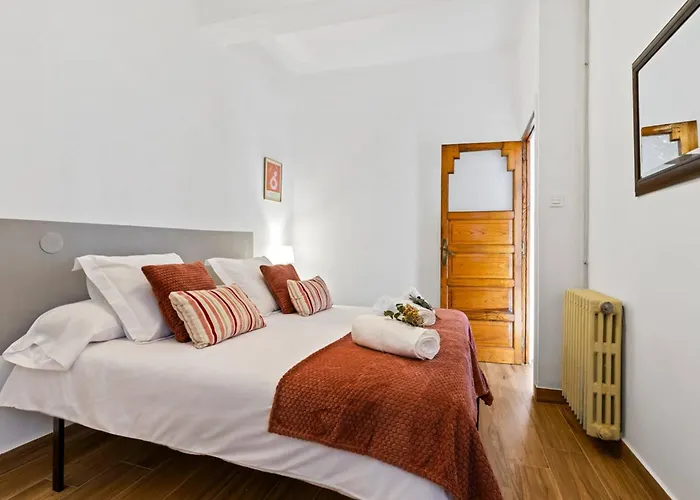 El Parchis, Menendez Valdes Apartment *