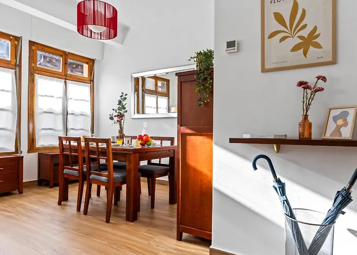 El Parchis, Menendez Valdes Apartment *