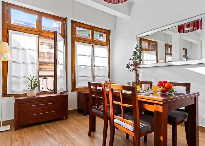 El Parchis, Menendez Valdes