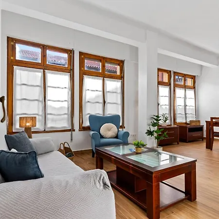 El Parchís, Menéndez Valdés Appartement *